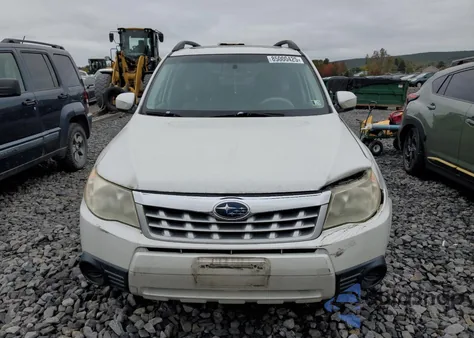 2011 Subaru Forester 2.5X Premium из США, поврежденный, VIN JF2SHADC2BH730879